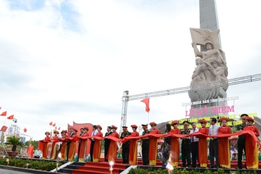 Lễ khánh thành tượng đài chiến thắng Thượng Đức do Vietcombank tài trợ