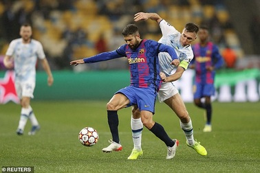 Bayern Munich "hủy diệt" Benfica, Barcelona lên ngôi nhì bảng