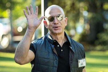 Tỷ phú Jeff Bezos lại chiếm ngôi giàu nhất thế giới