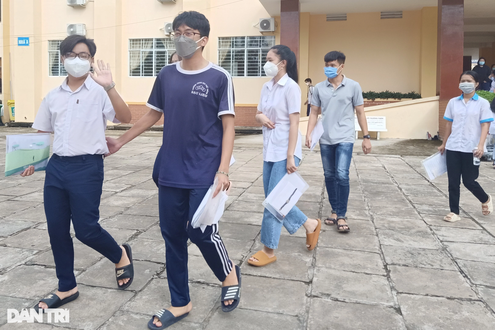 Thí sinh nói đề thi tốt nghiệp THPT tiếng Anh khá dễ - 7 Thí sinh nói đề thi tốt nghiệp THPT tiếng Anh khá dễ - 7