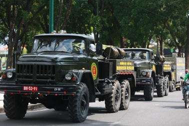 Bộ Quốc phòng đang phun khử khuẩn toàn bộ "điểm nóng" Gò Vấp