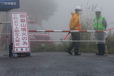Bão mạnh tấn công Nhật, quan chức quân sự Mỹ thiệt mạng