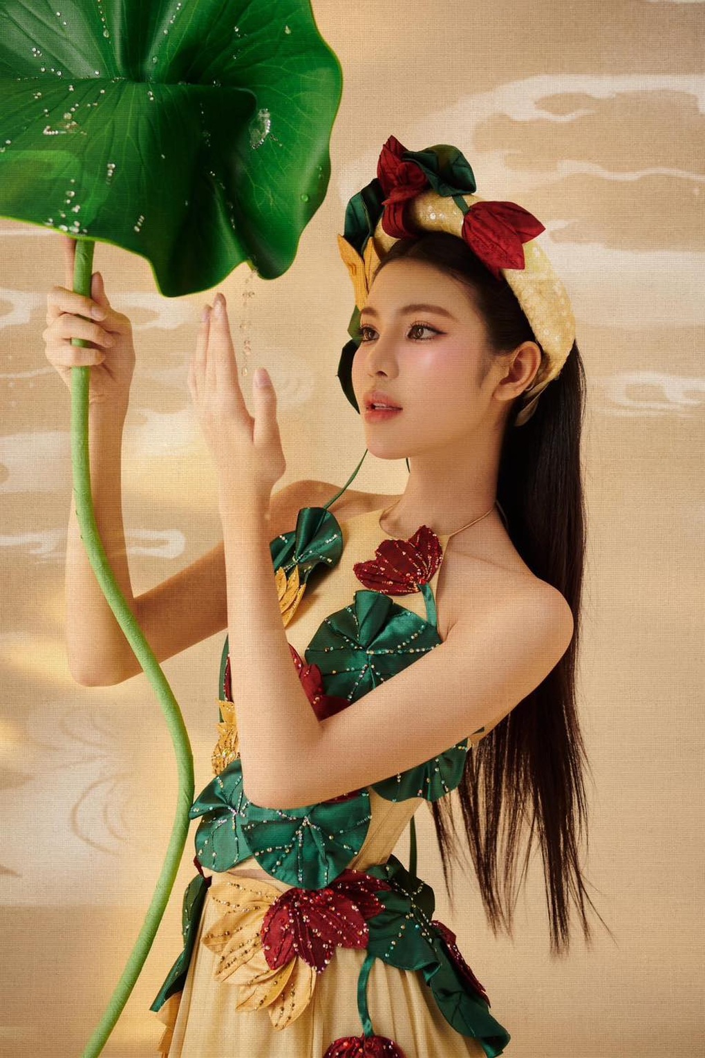Tường San được khán giả quốc tế mê mẩn, chuyên trang dự đoán đăng quang - 8 Tường San được khán giả quốc tế mê mẩn, chuyên trang dự đoán đăng quang - 8