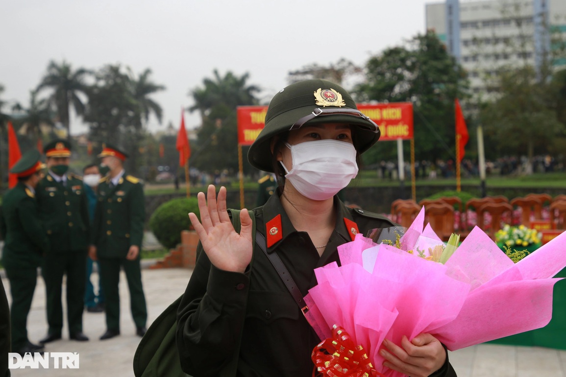 Nữ tân binh xinh đẹp cất bằng y khoa lên đường nhập ngũ - 8 Nữ tân binh xinh đẹp cất bằng y khoa lên đường nhập ngũ - 8