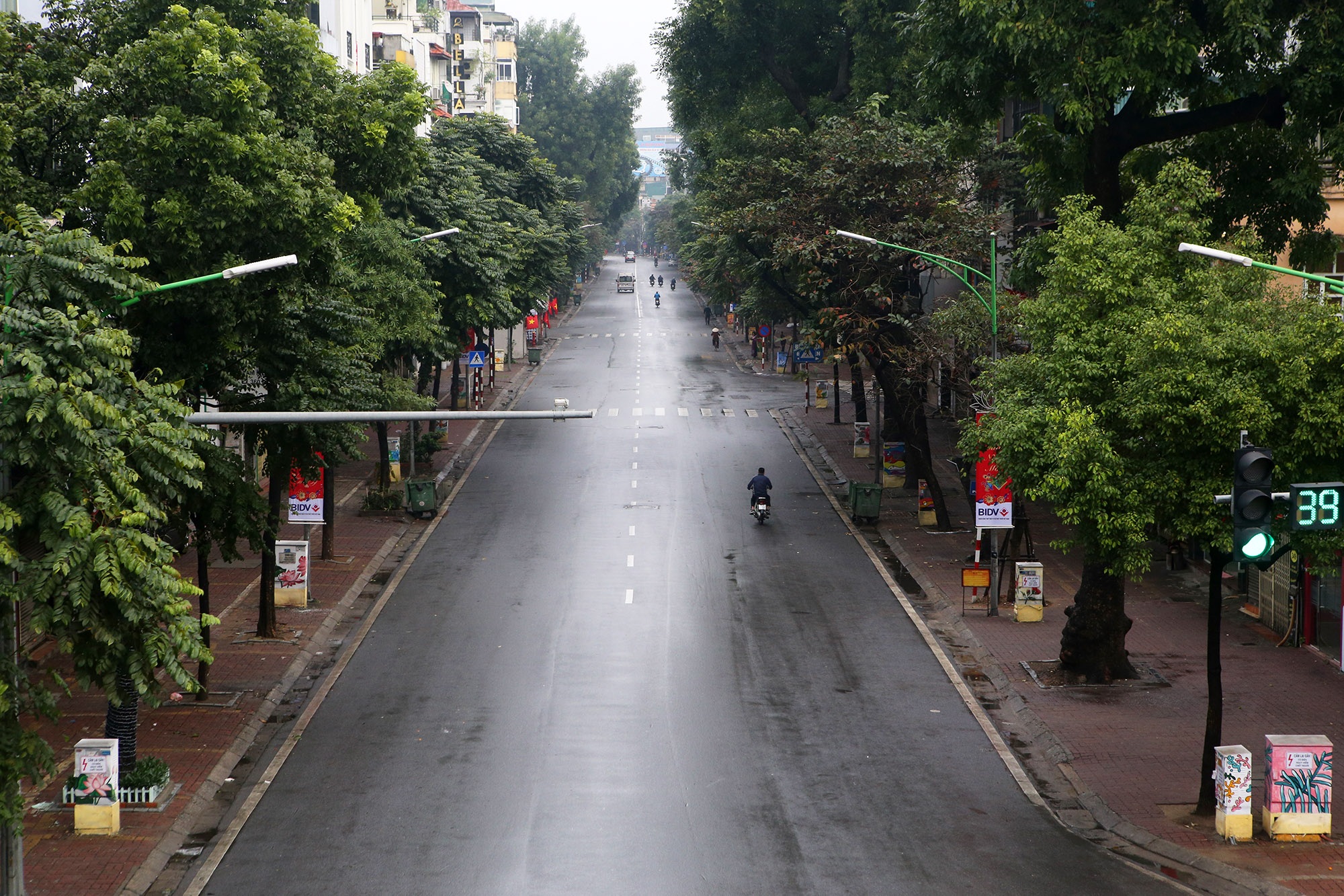 Buổi sáng mùng 1 năm Canh Tý trong lành sau cơn mưa - 4 Buổi sáng mùng 1 năm Canh Tý trong lành sau cơn mưa - 4