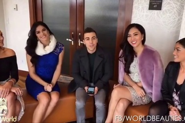 Hoa khôi Diệu Ngọc duyên dáng bên bạn bè