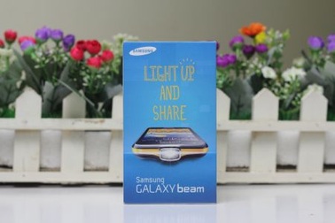 Điện thoại máy chiếu Galaxy Beam về VN giá 12,5 triệu đồng