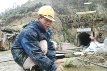 “Nghe tiếng đồng nghiệp còn sống, tôi mừng như phát điên”