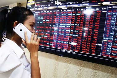 Chứng khoán đầu tuần chìm trong sắc đỏ, mất gần 42 điểm