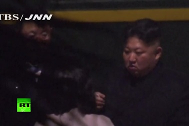 Video ông Kim Jong-un nghỉ tại ga Nam Ninh trước khi tới Việt Nam