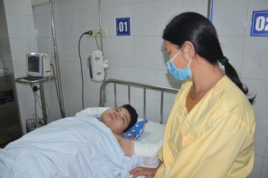 Đau nhói lòng cảnh nam sinh trường chuyên bị bỏng đến 40% cơ thể