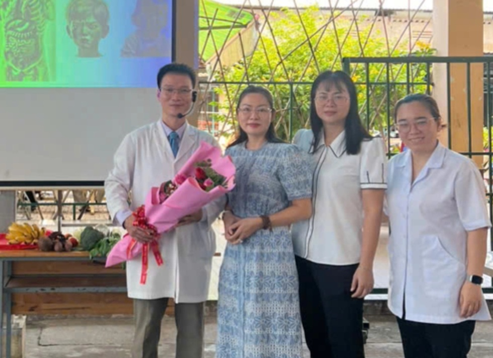 Hiệu trưởng xin đổi quà sang... tiền và ngôi trường không có quỹ phụ huynh - 5 Hiệu trưởng xin đổi quà sang... tiền và ngôi trường không có quỹ phụ huynh - 5