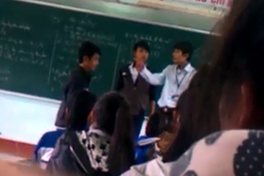“Thầy trò đánh nhau trên bục giảng”: Thống nhất hình thức kỷ luật thầy giáo