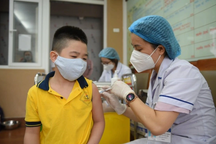 Mở rộng kiểm tra tiền sử tiêm chủng, tiêm chủng bù liều cho học sinh