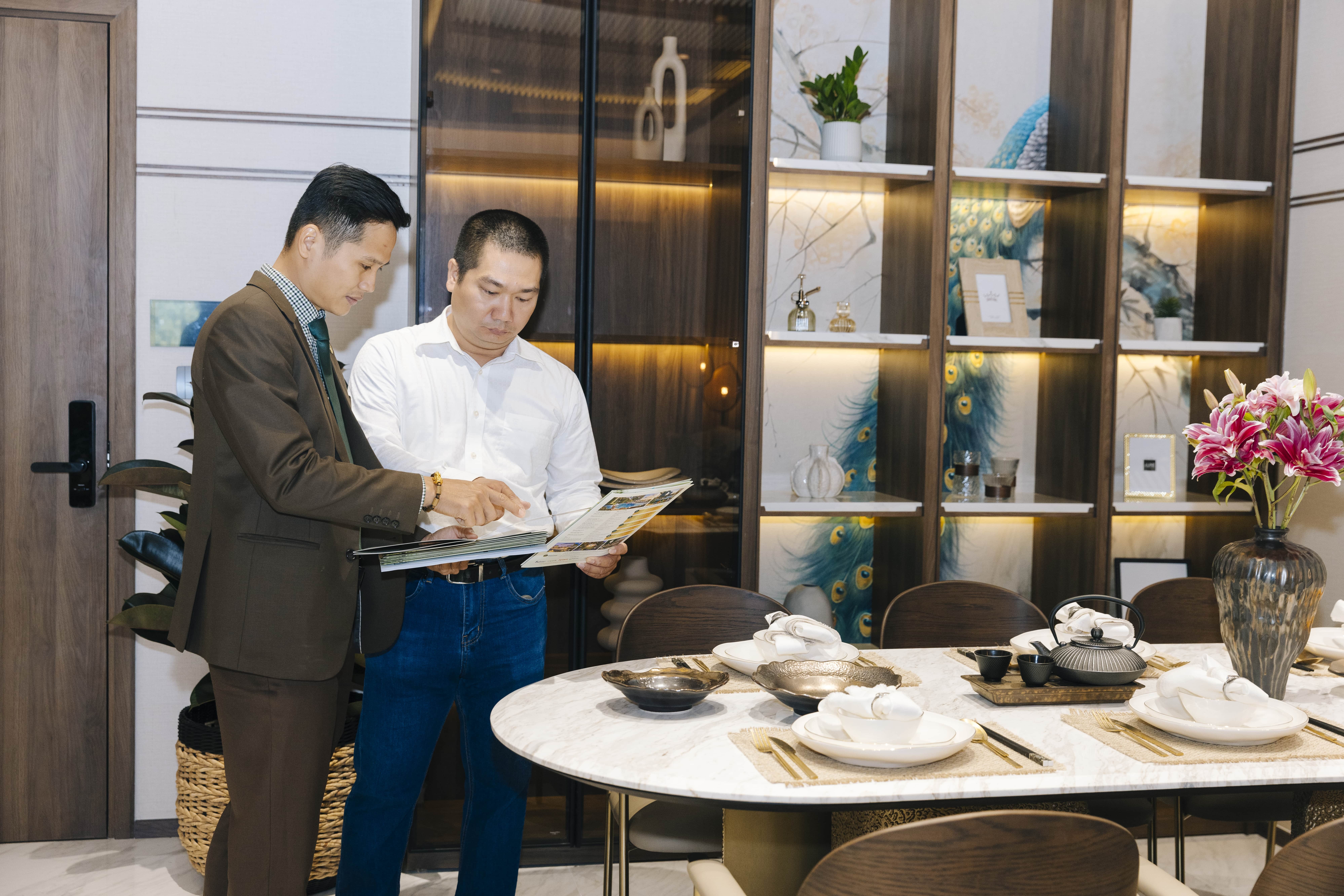 ساؤتھ سائگون - 8 میں فو لانگ پویلین اور ایسنسیا اسکائی ماڈل ہوم کا افتتاح Khai trương Phu Long Pavilion và nhà mẫu Essensia Sky tại Nam Sài Gòn - 8