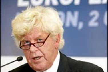 Cựu giám đốc ngân hàng châu Âu chết trong bể bơi