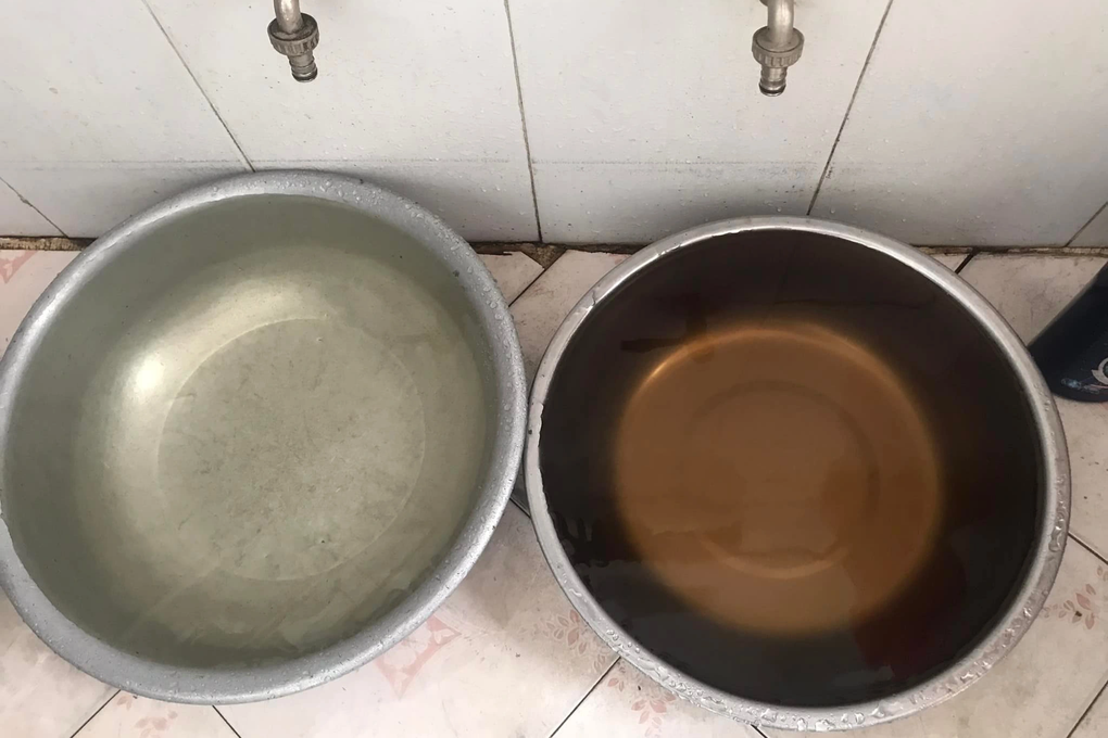 Dân hoang mang khi nước sạch đổi màu - 2 Dân hoang mang khi nước sạch đổi màu - 2