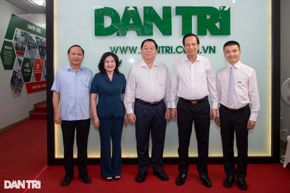 Trưởng Ban Tuyên giáo Trung ương: Phát huy 4 chữ hơn của báo Dân trí - 4 Trưởng Ban Tuyên giáo Trung ương: Phát huy 4 chữ hơn của báo Dân trí - 4