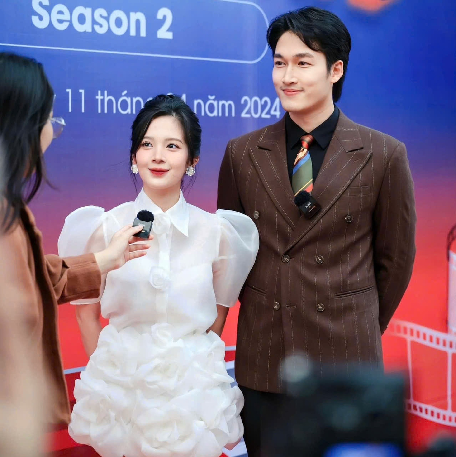 Đình Tú - Ngọc Huyền: Từ bí mật hẹn hò đến công khai đăng ký kết hôn - 2 Đình Tú - Ngọc Huyền: Từ bí mật hẹn hò đến công khai đăng ký kết hôn - 2