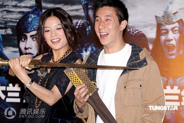 Triệu Vy “tung hứng” cùng “đàn em” Phùng Tổ Minh