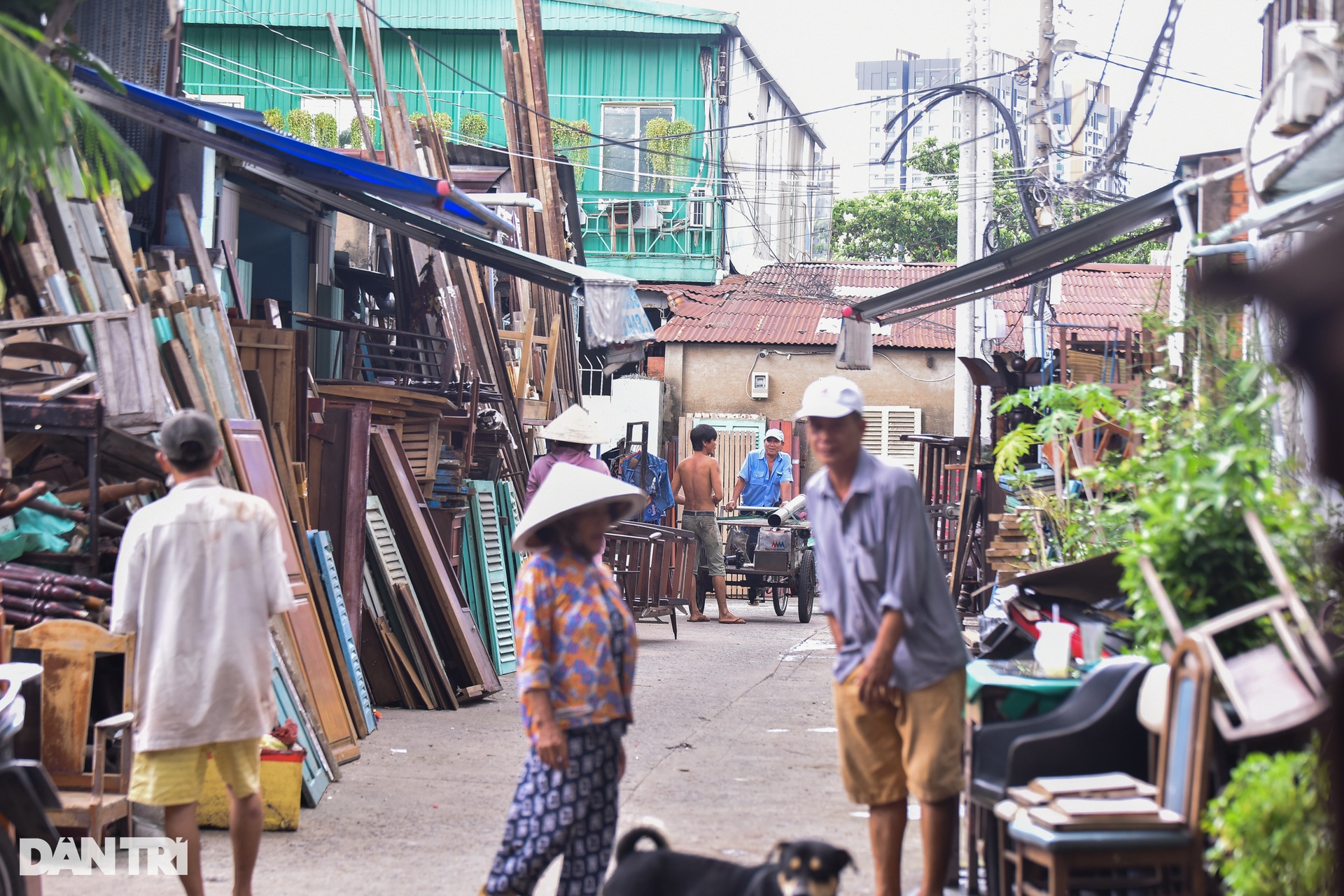 Cuộc hồi sinh nội thất cũ ở xóm gỗ TPHCM - 2 Cuộc hồi sinh nội thất cũ ở xóm gỗ TPHCM - 2