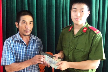 Hạ sỹ công an nhặt được 50 triệu đồng trả lại cho người đánh mất