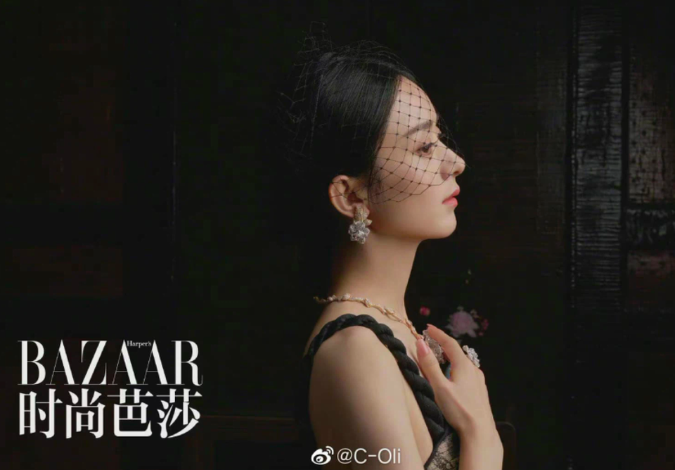 Triệu Lệ Dĩnh: Diện váy ngắn khoe chân thon, hút mọi ánh nhìn - 19 Triệu Lệ Dĩnh: Diện váy ngắn khoe chân thon, hút mọi ánh nhìn - 19
