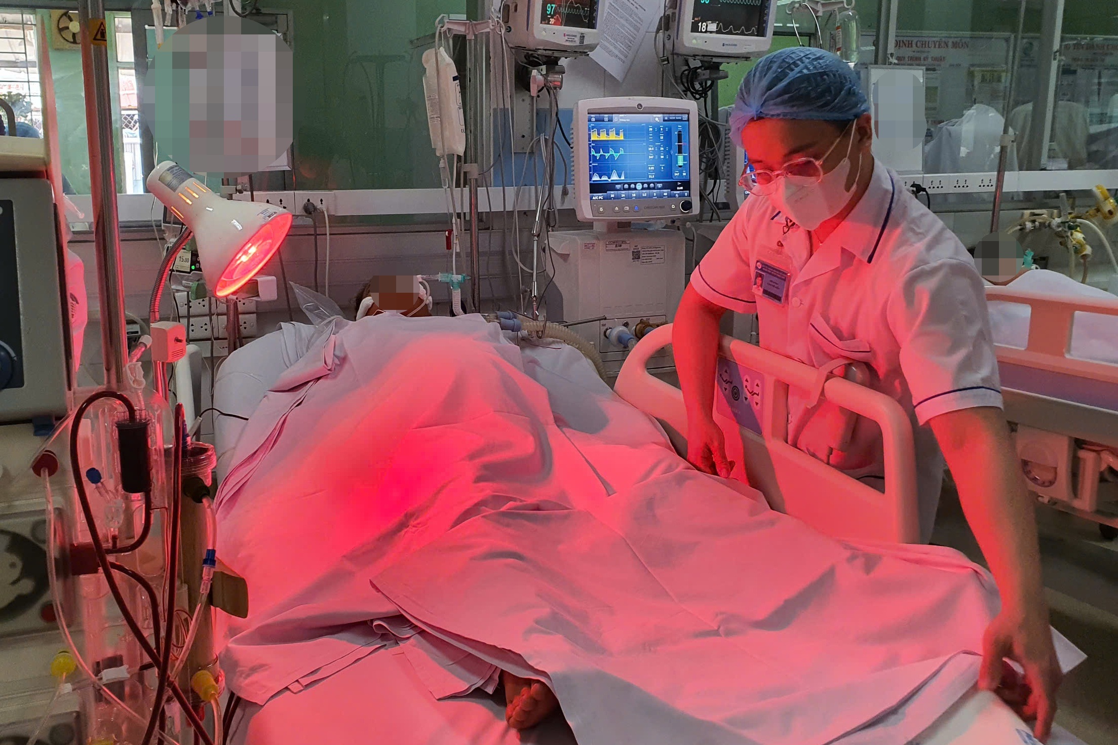 Vì sao nhiều người trẻ bị sốt xuất huyết nặng? - 1