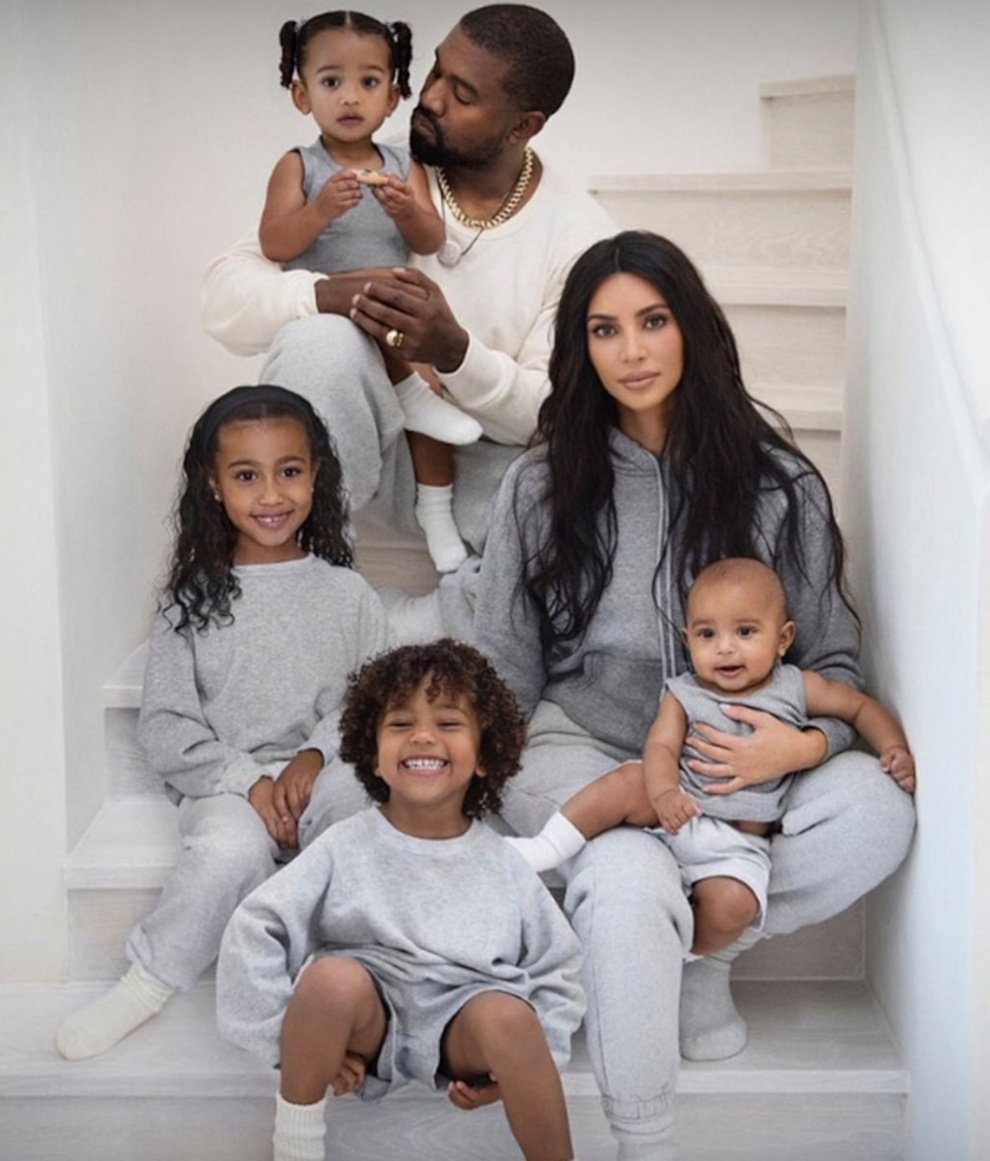 Kim Kardashian: Người đã có những thứ lớn lao, giờ đi tìm những điều nhỏ bé - 2 Kim Kardashian: Người đã có những thứ lớn lao, giờ đi tìm những điều nhỏ bé - 2