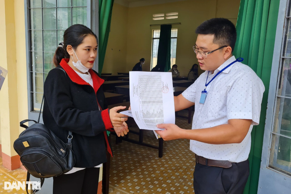 Sáng nay, gần 1 triệu thí sinh bước vào môn thi đầu tiên Ngữ Văn - 9 Sáng nay, gần 1 triệu thí sinh bước vào môn thi đầu tiên Ngữ Văn - 9