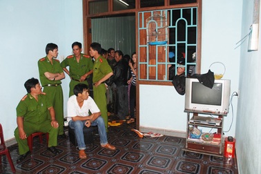 Đi chơi về muộn, bị em ruột đâm chết