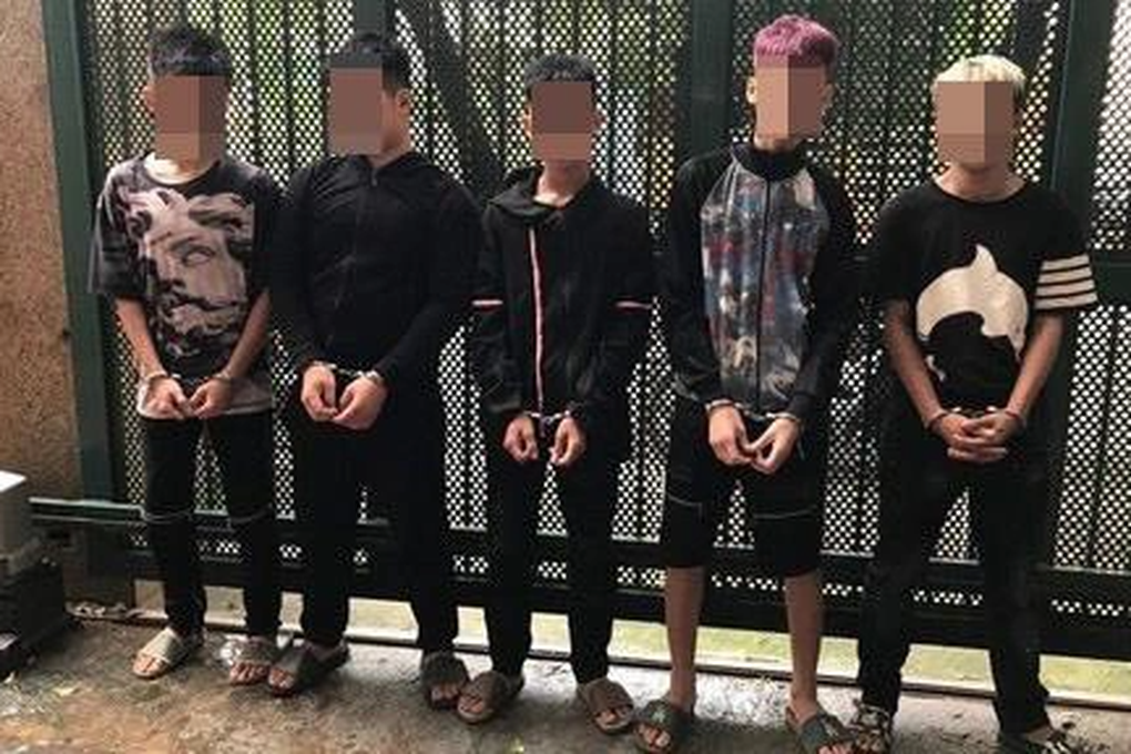 Nhóm cướp tuổi teen đem hung khí chặn người đi bán hàng lúc rạng sáng - 1 Nhóm cướp tuổi teen đem hung khí chặn người đi bán hàng lúc rạng sáng - 1