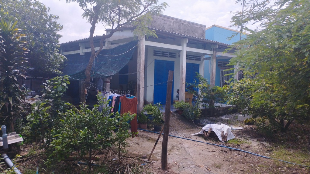 Rủ cháu gái 13 tuổi về nhà chơi rồi yêu 5 lần - 1 Rủ cháu gái 13 tuổi về nhà chơi rồi yêu 5 lần - 1