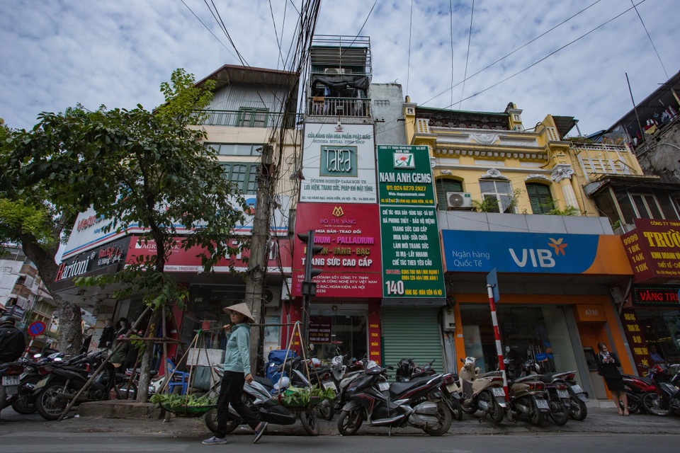 Hàng nghìn nhà phố Pháp cổ chờ sập tại Hà Nội: Cứu hết là điều không thể - 3 Hàng nghìn nhà phố Pháp cổ chờ sập tại Hà Nội: Cứu hết là điều không thể - 3