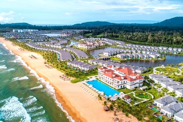 Bất động sản nghỉ dưỡng thêm khó khăn, văn phòng "xịn xò" ít người dòm ngó