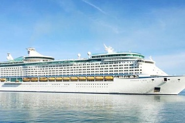 Tàu du lịch lớn thứ 3 thế giới lần đầu cập cảng Thừa Thiên Huế