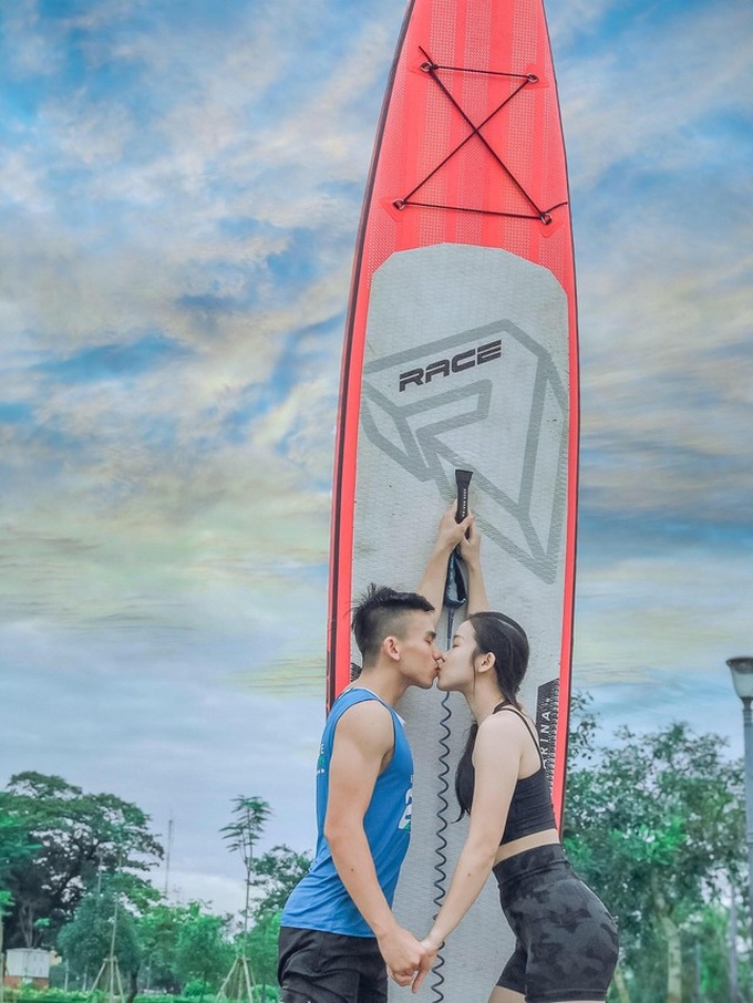 Lướt ván đứng trên dòng sông Hương: Một trải nghiệm khác biệt để cảm nhận nét sôi động của cố đô Huế - Ảnh 3. Lướt ván đứng trên dòng sông Hương: Một trải nghiệm khác biệt để cảm nhận nét sôi động của cố đô Huế - Ảnh 3.