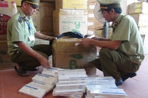 Quảng Bình: Phát hiện và bắt giữ xe tải chở hơn 19.000 bao thuốc lá lậu