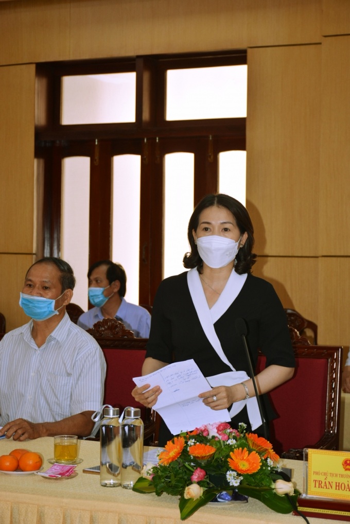 Bà Nguyễn Thị Ánh Lan-GĐ sở LĐ-TB&XH báo cáo tại buổi làm việc với Bộ LĐ-TB&XH
