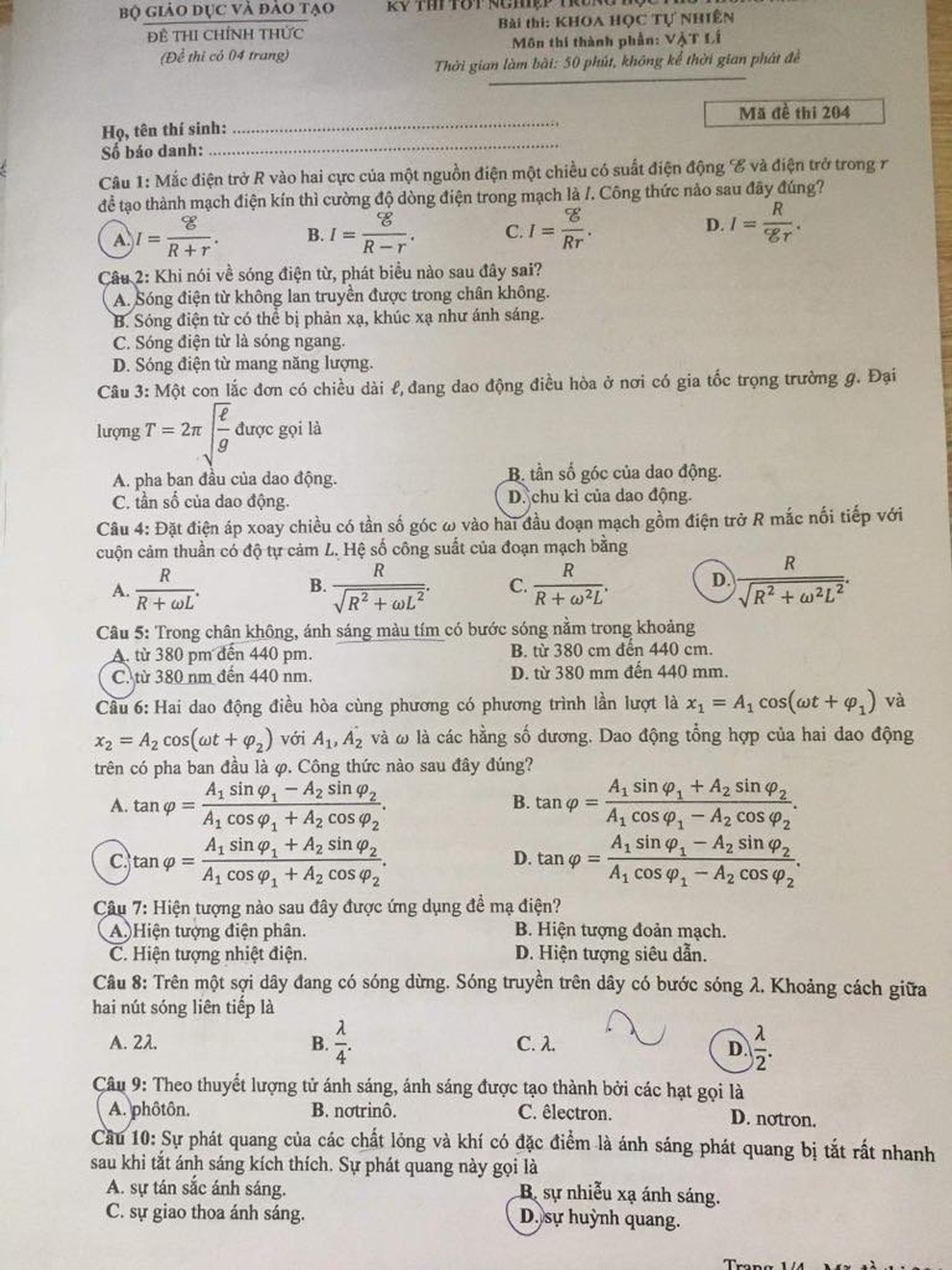 Đề thi và gợi ý giải môn Vật lý kỳ thi tốt nghiệp THPT năm 2021 - 4 Đề thi và gợi ý giải môn Vật lý kỳ thi tốt nghiệp THPT năm 2021 - 4
