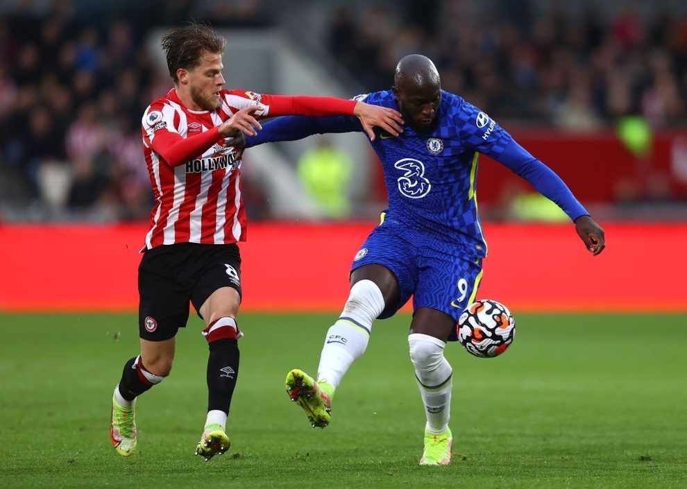 Mendy hóa người nhện, Chelsea giành lại ngôi đầu bảng - 2 Mendy hóa người nhện, Chelsea giành lại ngôi đầu bảng - 2