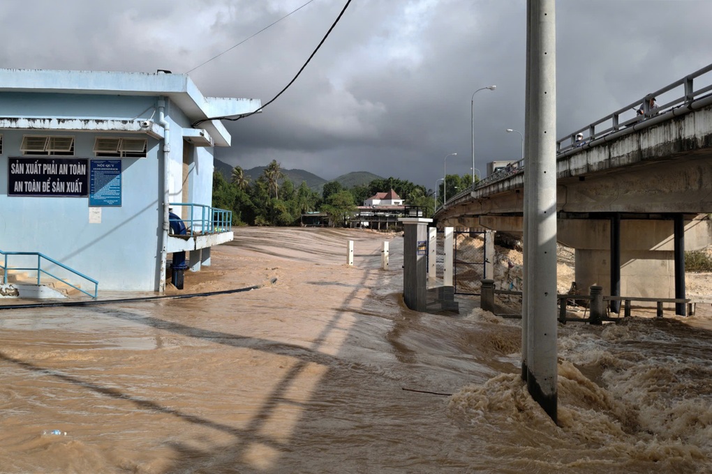 Dự báo xuất hiện đợt lũ mới trên sông Cái Nha Trang, nhiều nơi bị ngập - 2