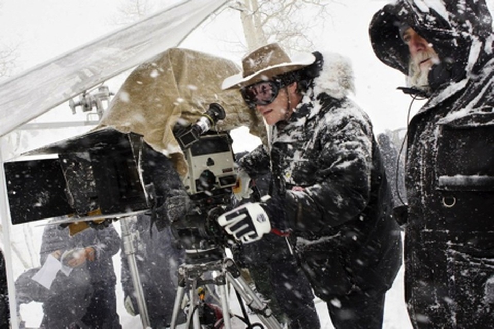 Ảnh hậu trường thú vị của các bộ phim hot - 2