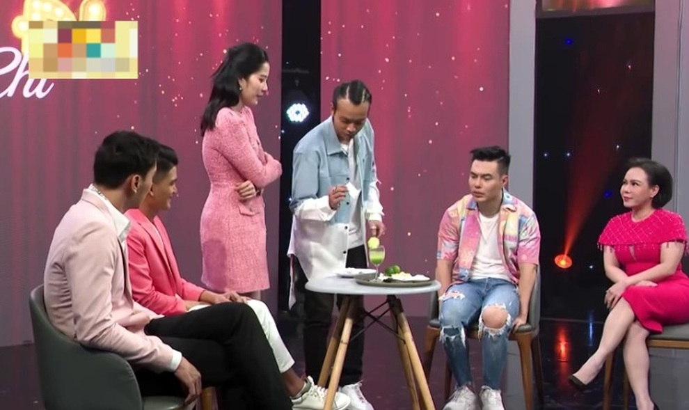 Nam Em phản ứng sao trước câu hỏi đang được đại gia bao nuôi? - 2 Nam Em phản ứng sao trước câu hỏi đang được đại gia bao nuôi? - 2