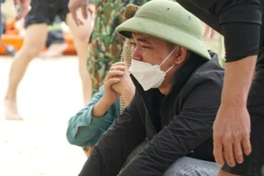 13 giờ tìm kiếm 5 học sinh tử nạn trên sông Mậu Khê