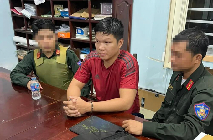 Nghi phạm Nguyễn Thanh Sơn bị cơ quan công an bắt giữ. Ảnh: CACC