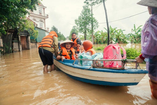 Siêu bão tàn phá nặng nề, UNICEF chuyển nước sạch, các BV huy động khẩn cấp - 3