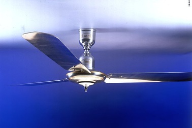 Cha dượng ném con gái 6 tháng tuổi vào quạt trần