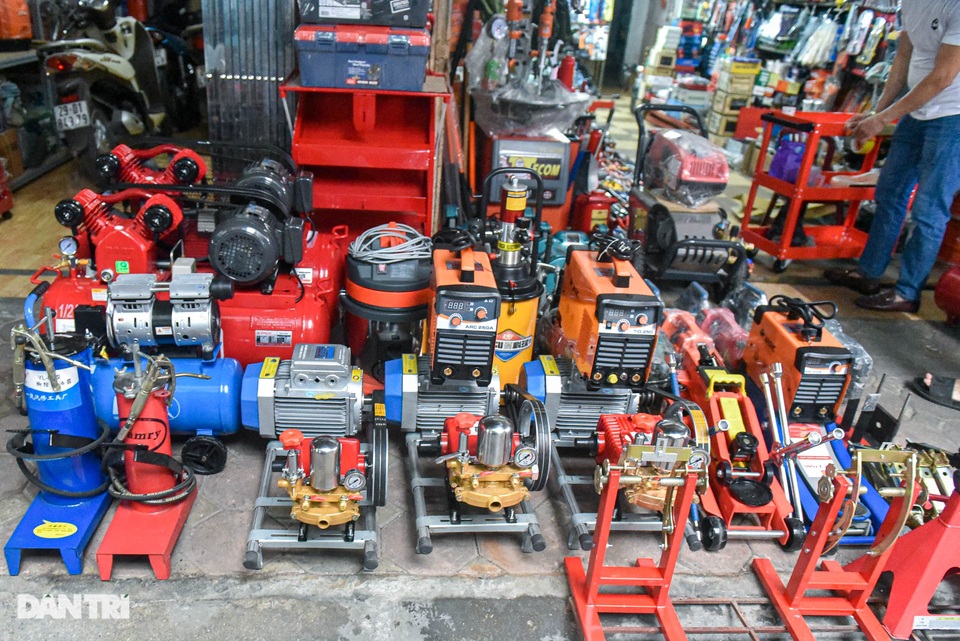 Khu chợ có cái tên độc, lạ bán đủ loại thượng vàng, hạ cám ở Hà Nội - 13 Khu chợ có cái tên độc, lạ bán đủ loại thượng vàng, hạ cám ở Hà Nội - 13