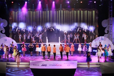 Xem lại màn "tình tứ" của nhóm 365 cùng các Miss Teen